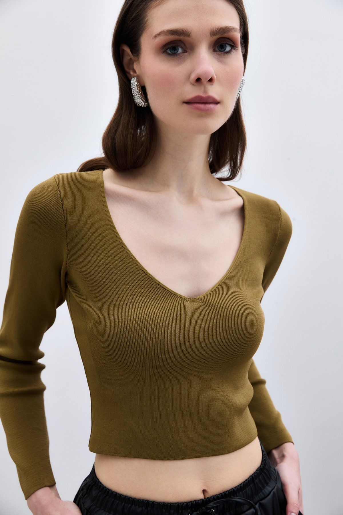 Sateen-Πλεκτό με λαιμόκοψη V - Mold Green 5
