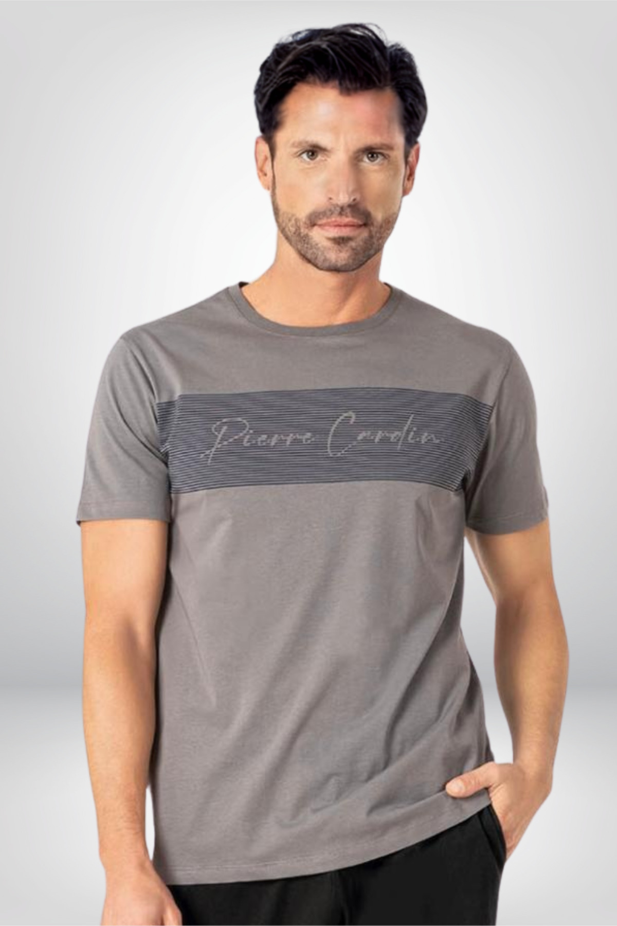 ست پیژامه و لباس خواب مردانه Yazı Karekterli / Motto کشسان آستین کوتاه | پیر کاردین Pierre Cardin VR.E55.Uy1.E060.080.11.Z8.17 - تصویر 2