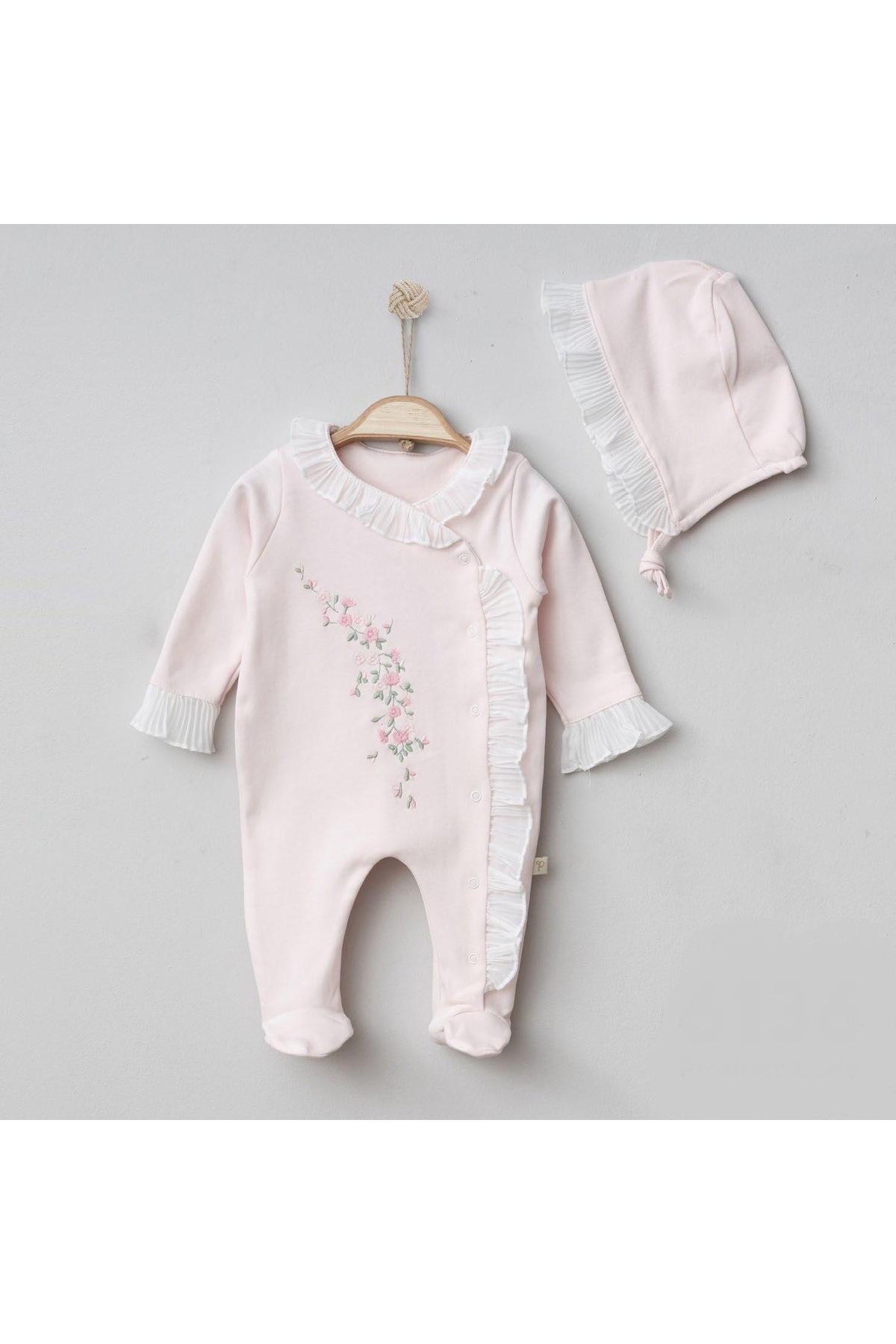 Mert Baby Çiçek Nakışlı Dantel Detaylı Organik Tulum ve Şapka %100 Pamuk Yenidoğan Kız Bebek fotoğrafı 5 (önizleme)