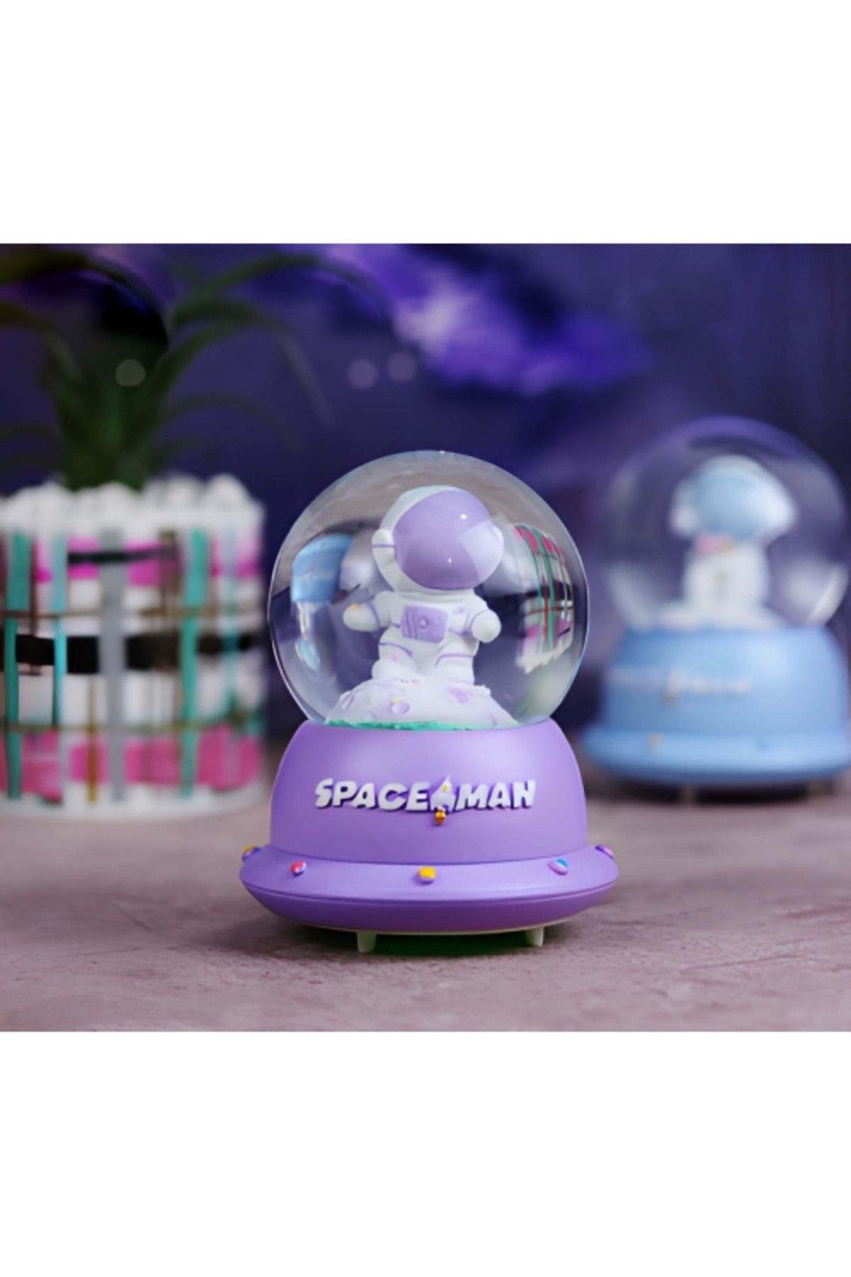 MELFSHOP Minik Astronot Işıklı Kar Küresi
