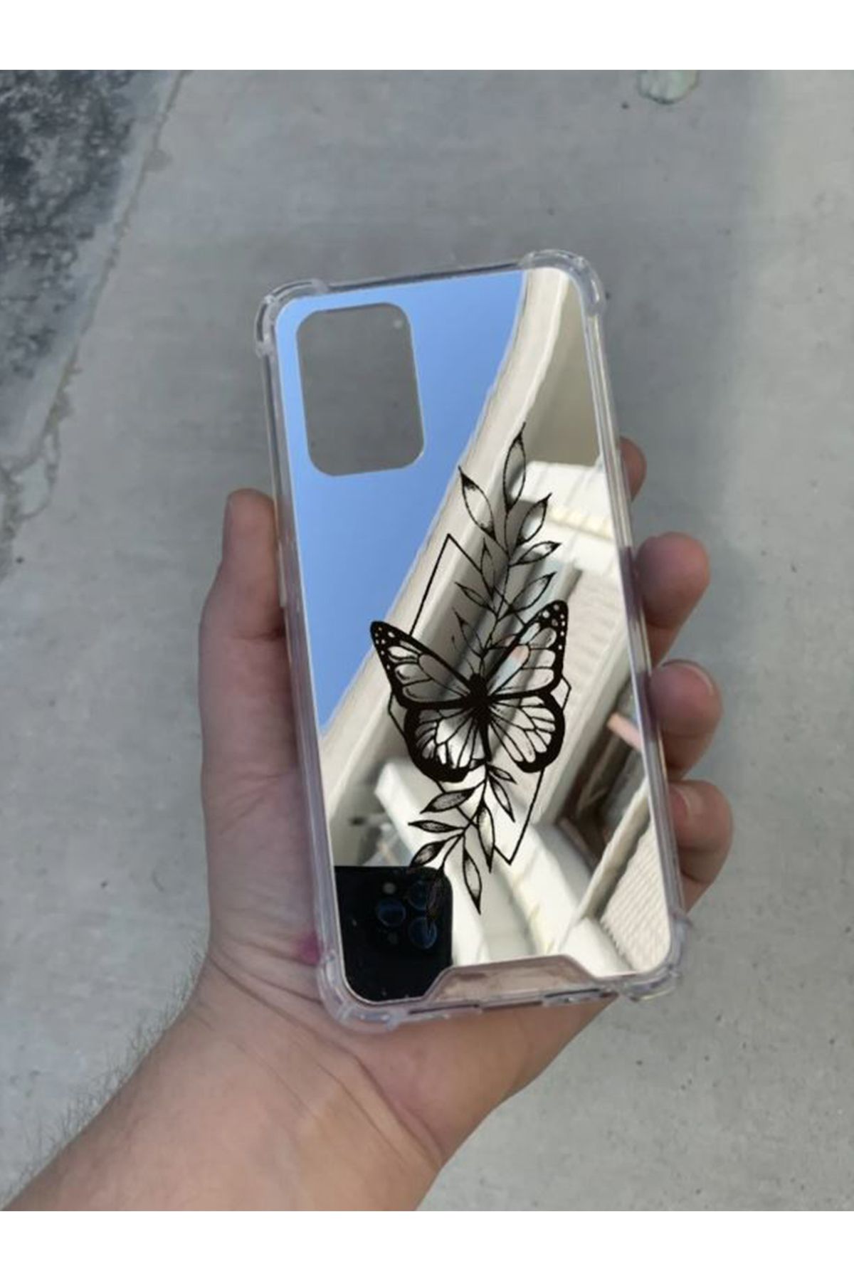 PERAX Samsung Galaxy M54 Uyumlu Gümüş Aynalı Darbe Korumalı Kelebek Tasarımlı Silikon Kılıf