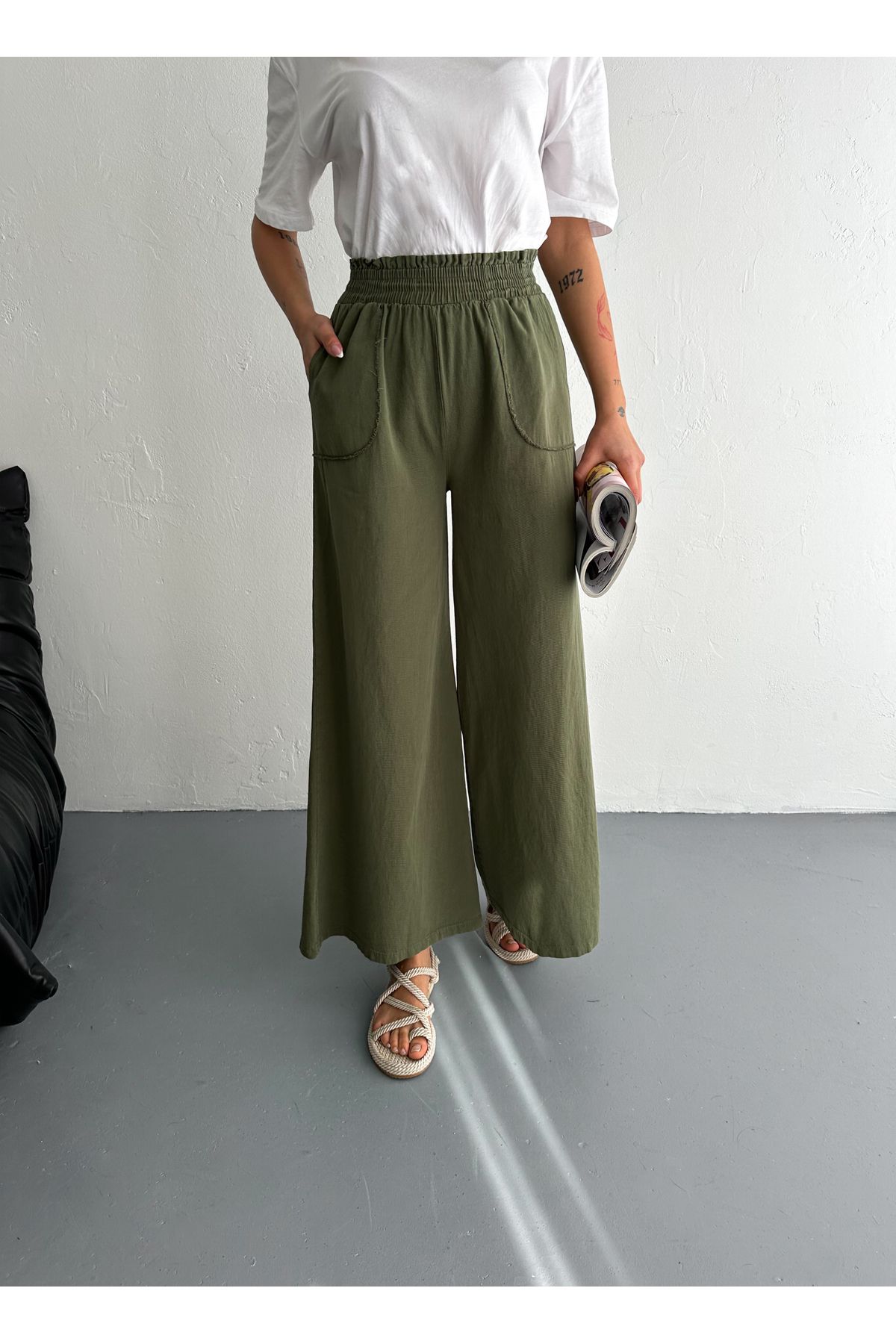 sportiness-PANTALONI CU PICIOARE LATE DIN ȚESĂTURĂ GABARDINE CU TALIE ELASTICĂ 6