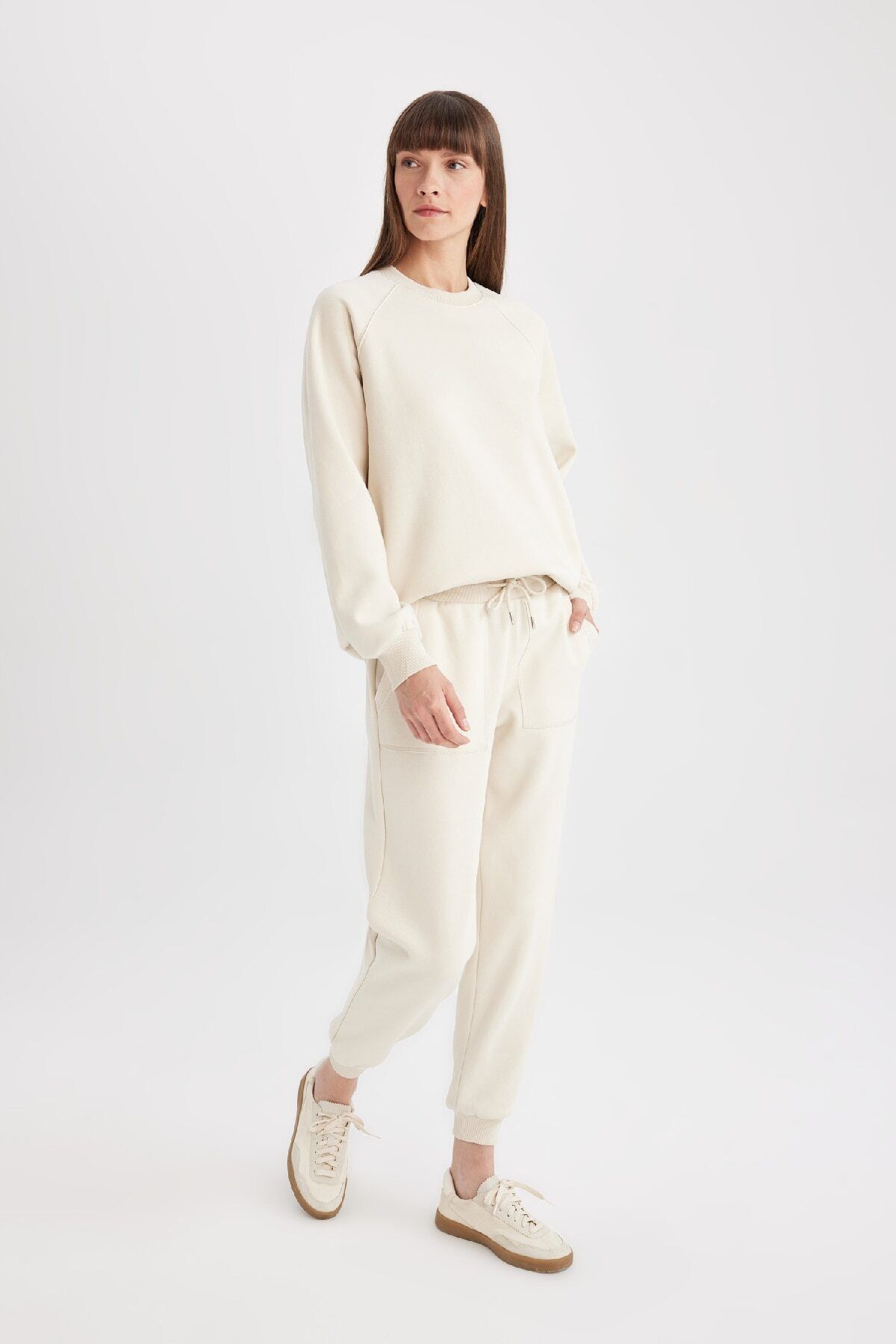 DeFacto-Jogger-Jogginghose mit normaler Passform, Basic-Jogginghose mit gerader Taille, elastischer Taille, Schnürung und Tasche V2699az24wn 2