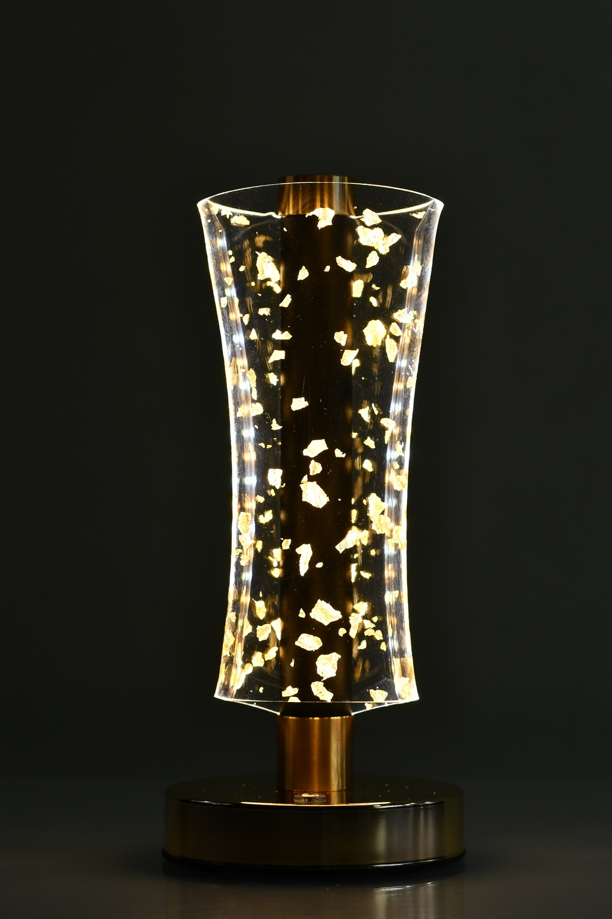 Happy Light-أبجورة ليد عمود بتصميم عصري مع قاعدة ذهبية 4