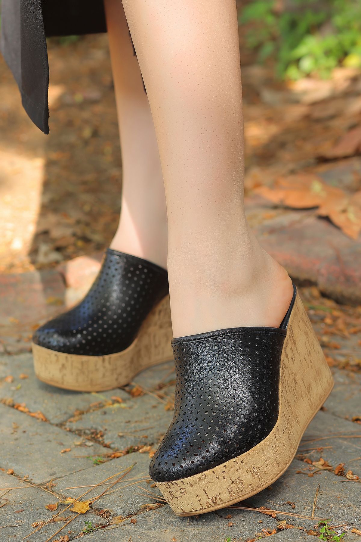 otuzbesshoes-Mambo 7508-İzt Cork Sole Perforated Women's Wedge Heel Slippers 2