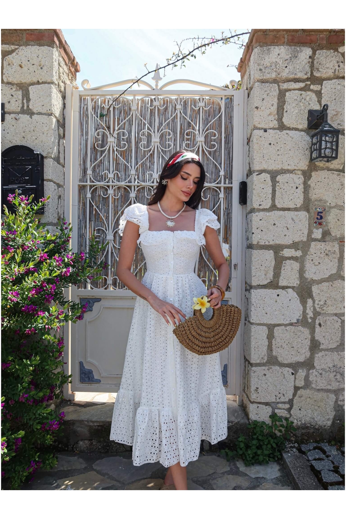 ESRAHELVACI Beyaz Fistolu Fırfır Detay Elbise fotoğrafı 2 (önizleme)