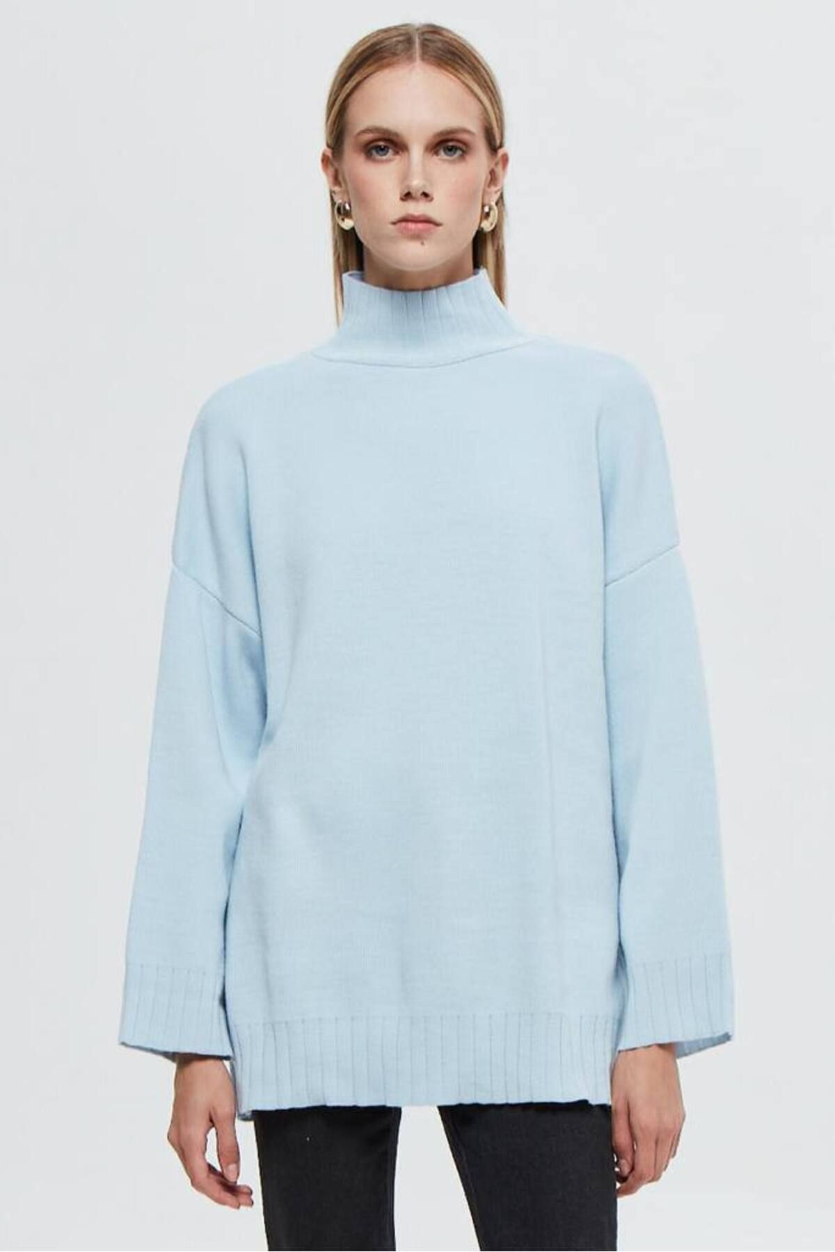 Vorondolo Knitwear-Blue Oversize Turtleneck Women's Sweater 1