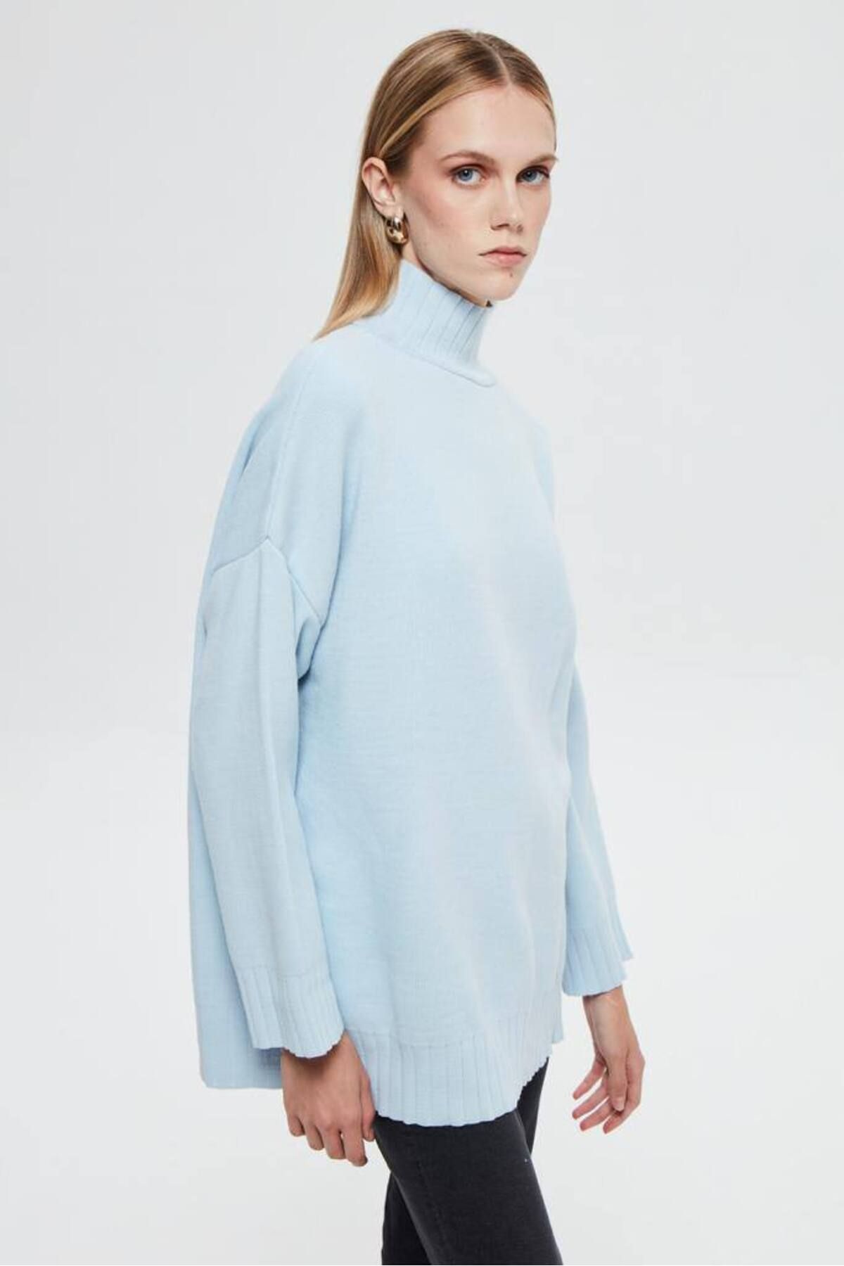 Vorondolo Knitwear-Blue Oversize Turtleneck Women's Sweater 3