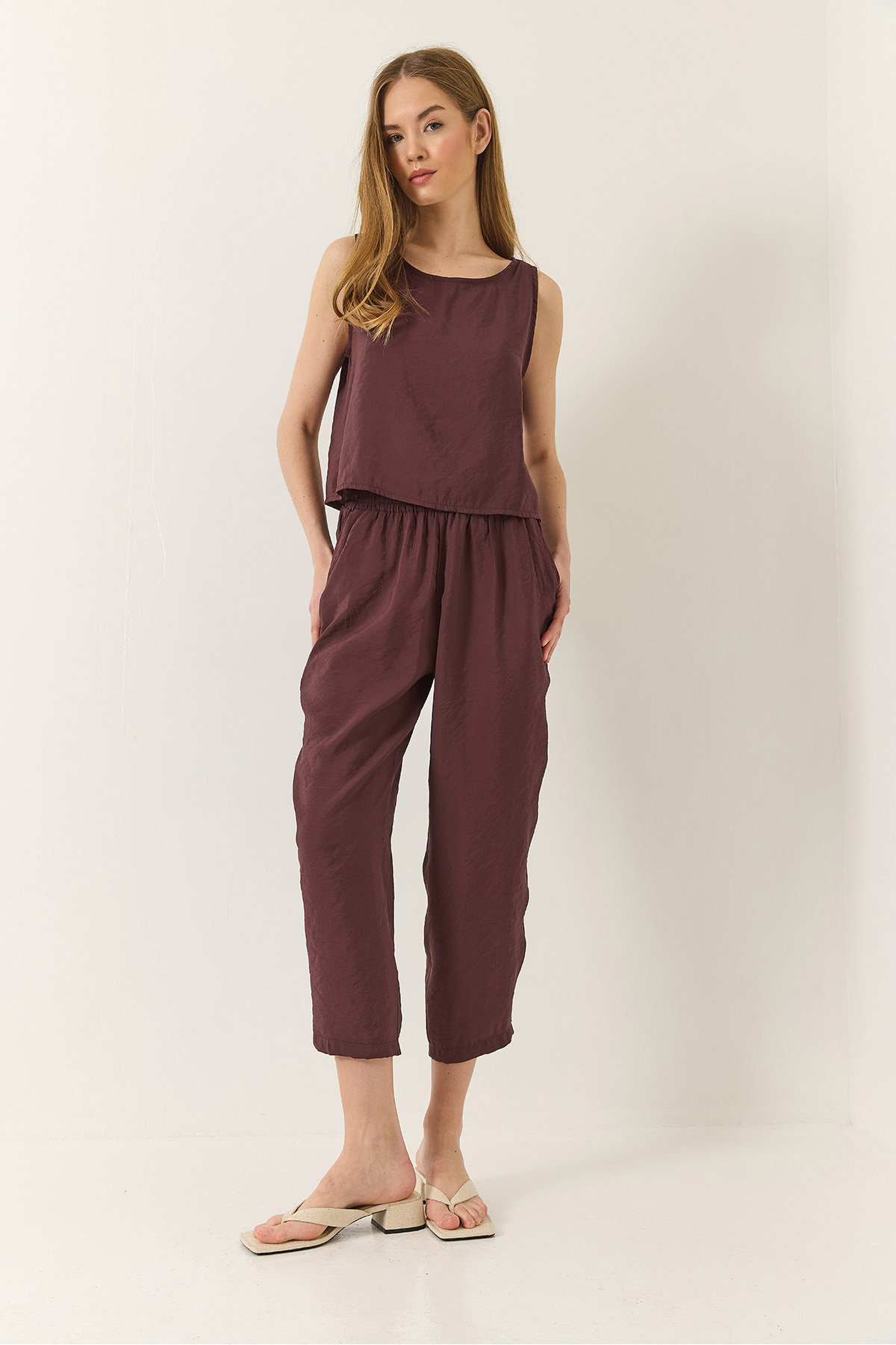 LUCCI Sleeveless Crew Neck Blouse and Carrof Fıt Pants Set 4