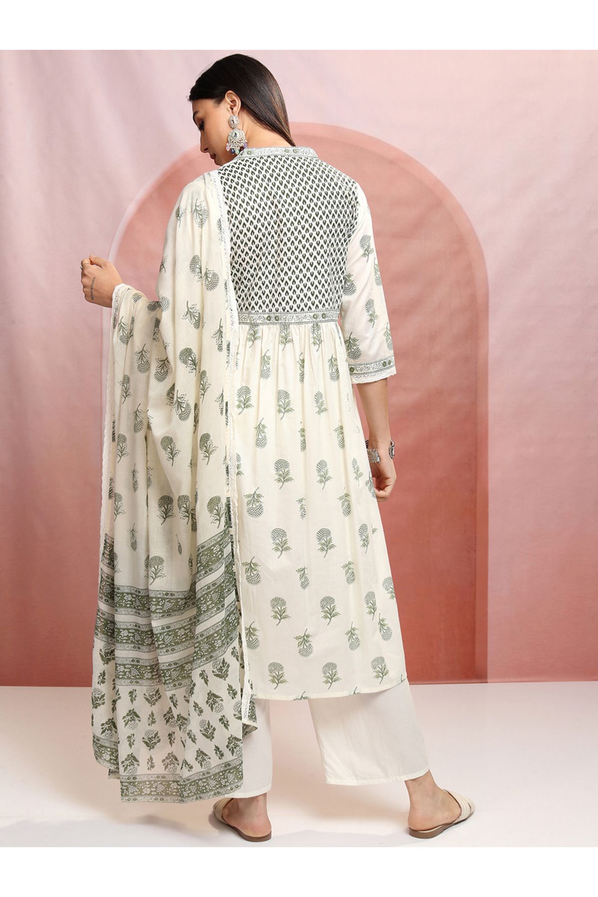 Vishudh By Styli-Women White Floral Printed V-Neck Cotton Kurta Set 3