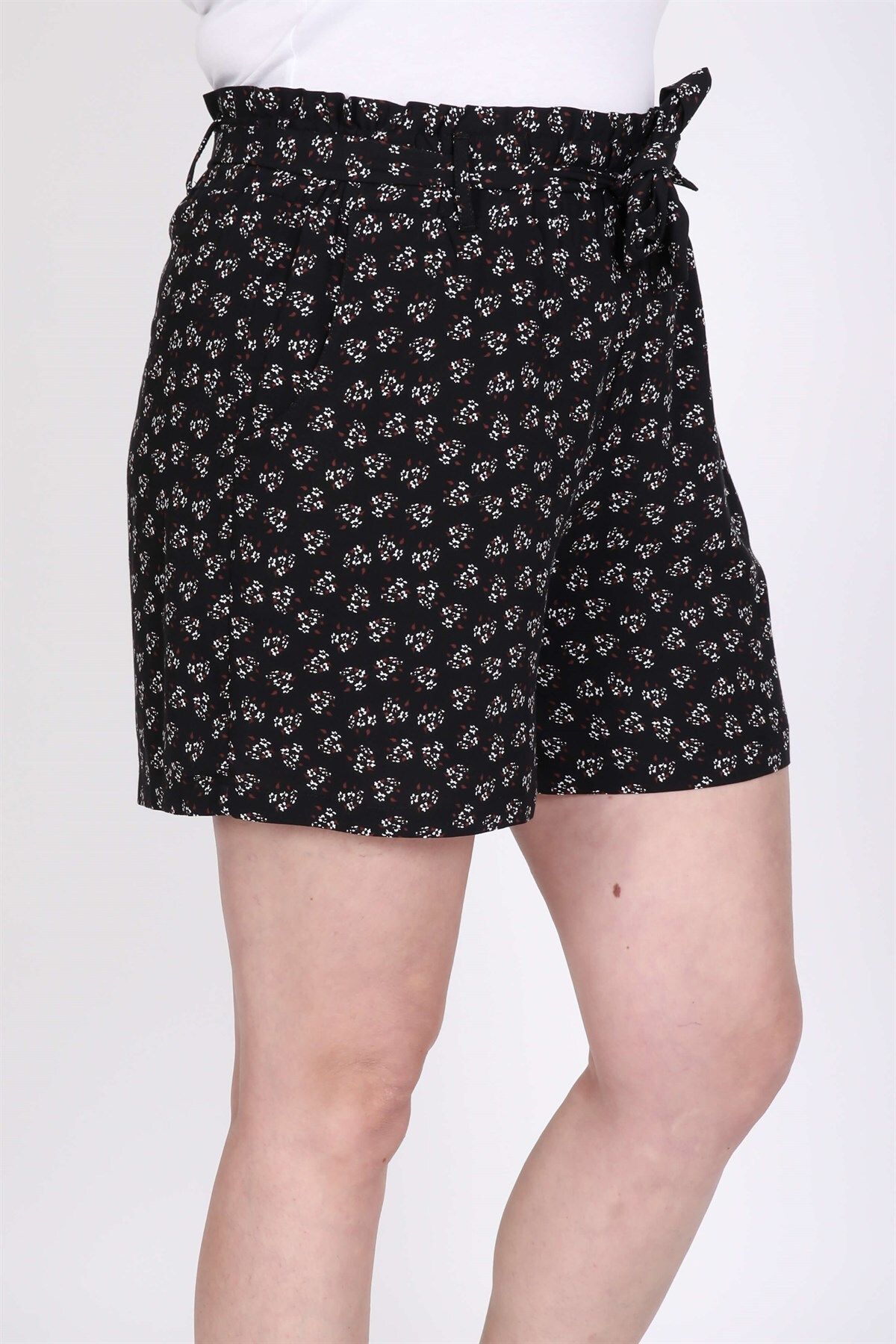 MYLİNE-Elastic Waist and Belted Shorts 3