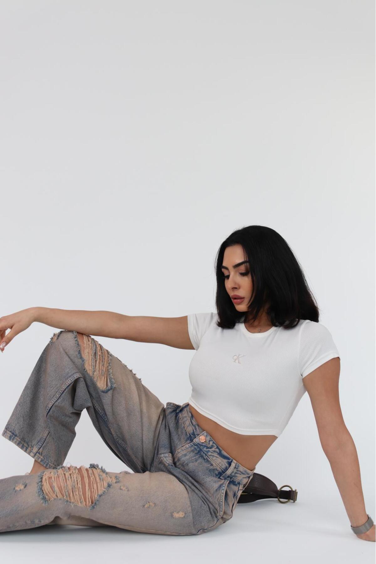 Zeo Basic-Skater Fit Beige Tint Ripped Jean 2