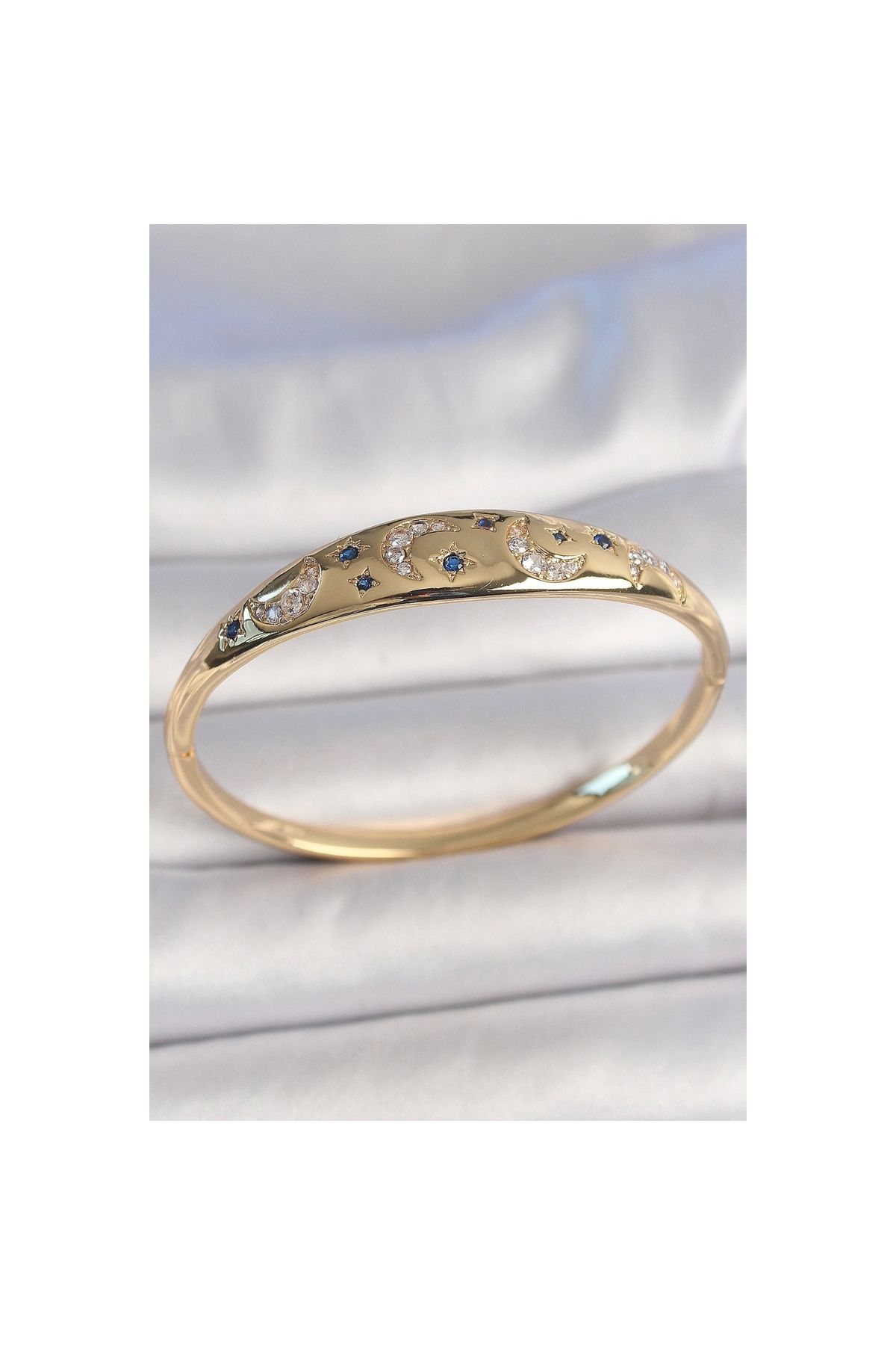 Narnuga Pirinç Gold Renk Zirkon Taşlı Hilal İşleme Mavi Taşlı Yıldız Detay Kadın - TJ-BB6920