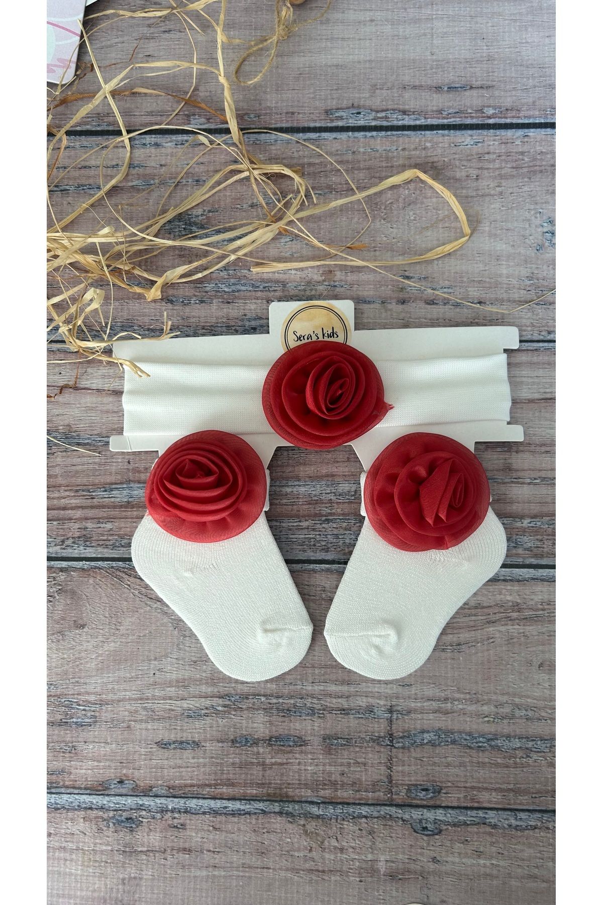 seraskids Kız Bebek Kırmızı Güllü Pamuklu Beyaz Çorap Ve Bandana Set