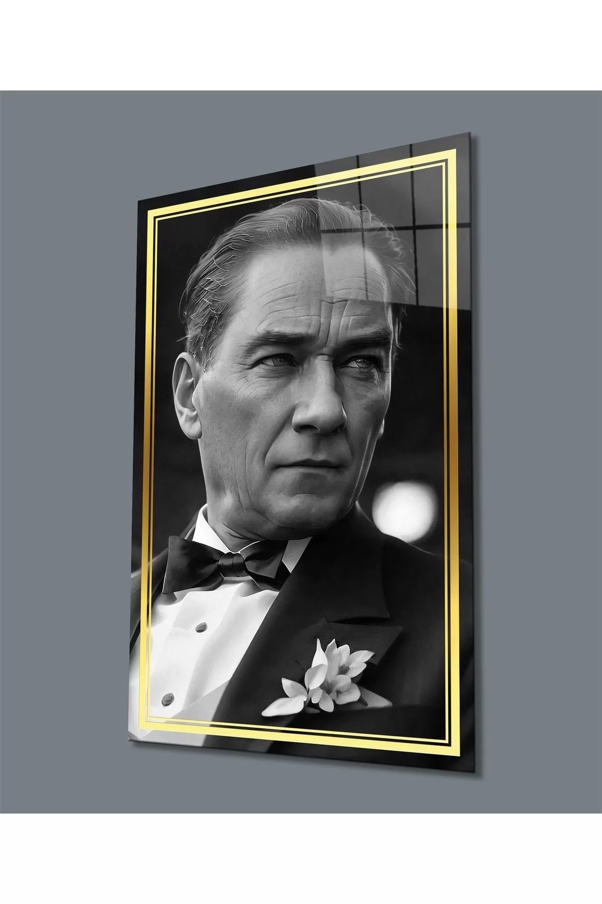 ÖYKÜ VE YİĞİT Gold Şerit Siyah Beyaz Atatürk Yapay Zeka Cam Tablo, Uv Baskılı Ve Temperli, Hediyelik