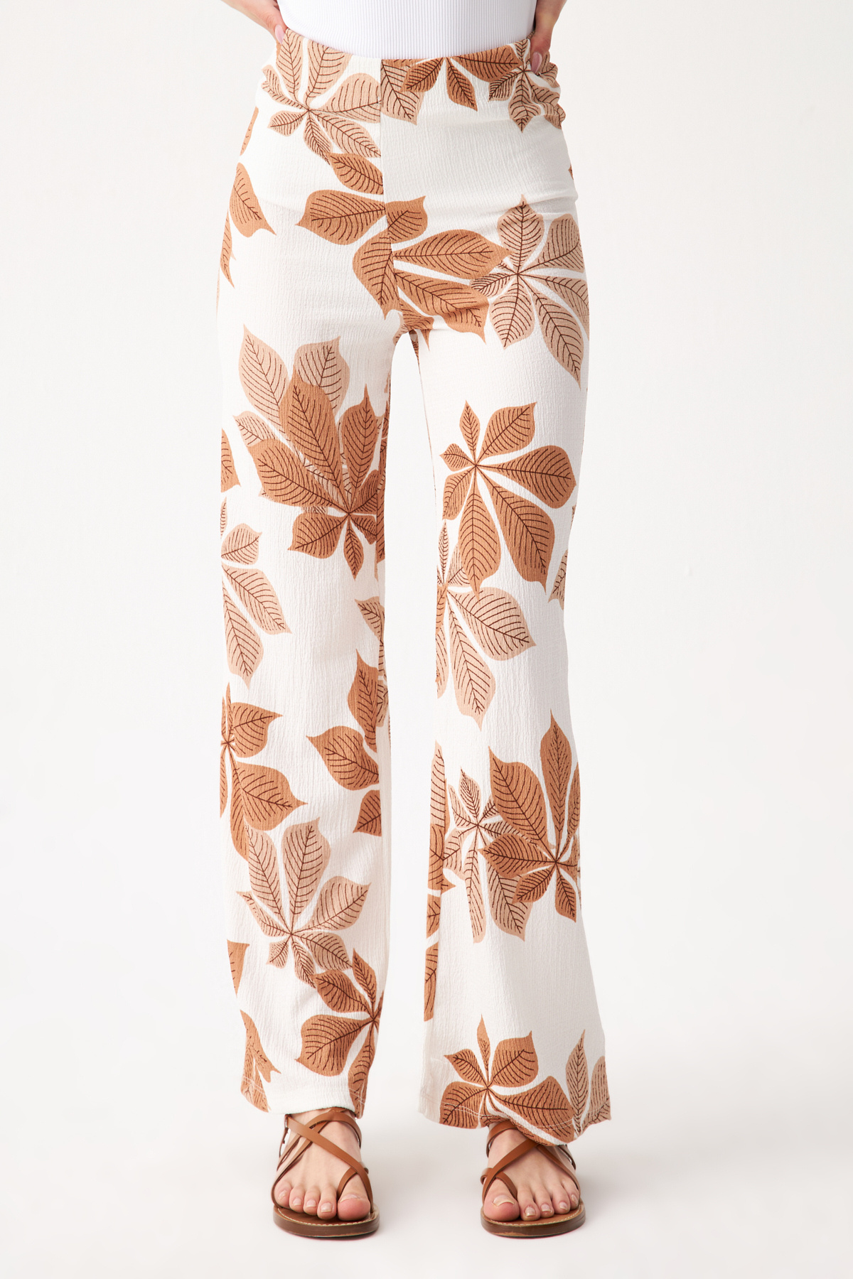 Know-Women's Camel-White Floral Patterned Tube Leg Trousers 3