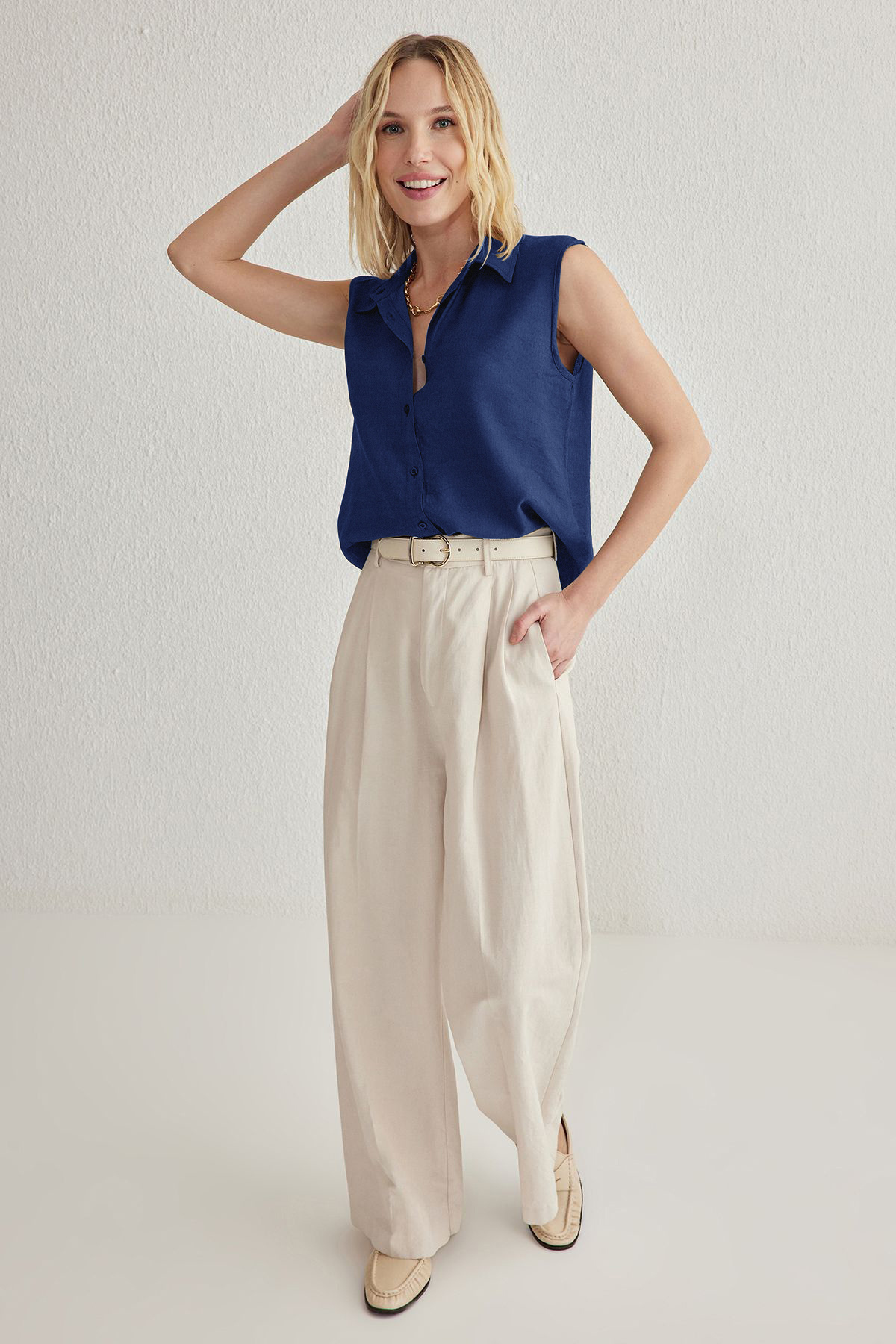 Trendyol Collection-Koszula z tkaniny w kolorze granatowym Zero Sleeve Linen Look Regular Regular Pattern TWOSS25GO00097 3