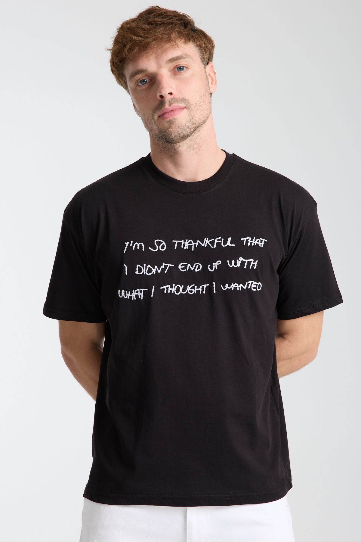 Trendyol Collection Czarny T-shirt Z Dużym Haftem, Wykonany W 100% Z Bawełny Mężczyzna - L