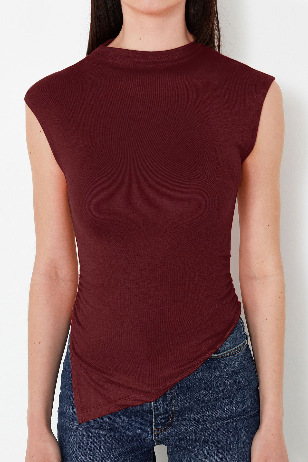 Trendyolmilla  Bordo Dik Yaka Büzgü/Drape Detaylı Fitted/Vücuda Oturan Asimetrik Örme Bluz TWOSS24BZ00534 - Görsel 2