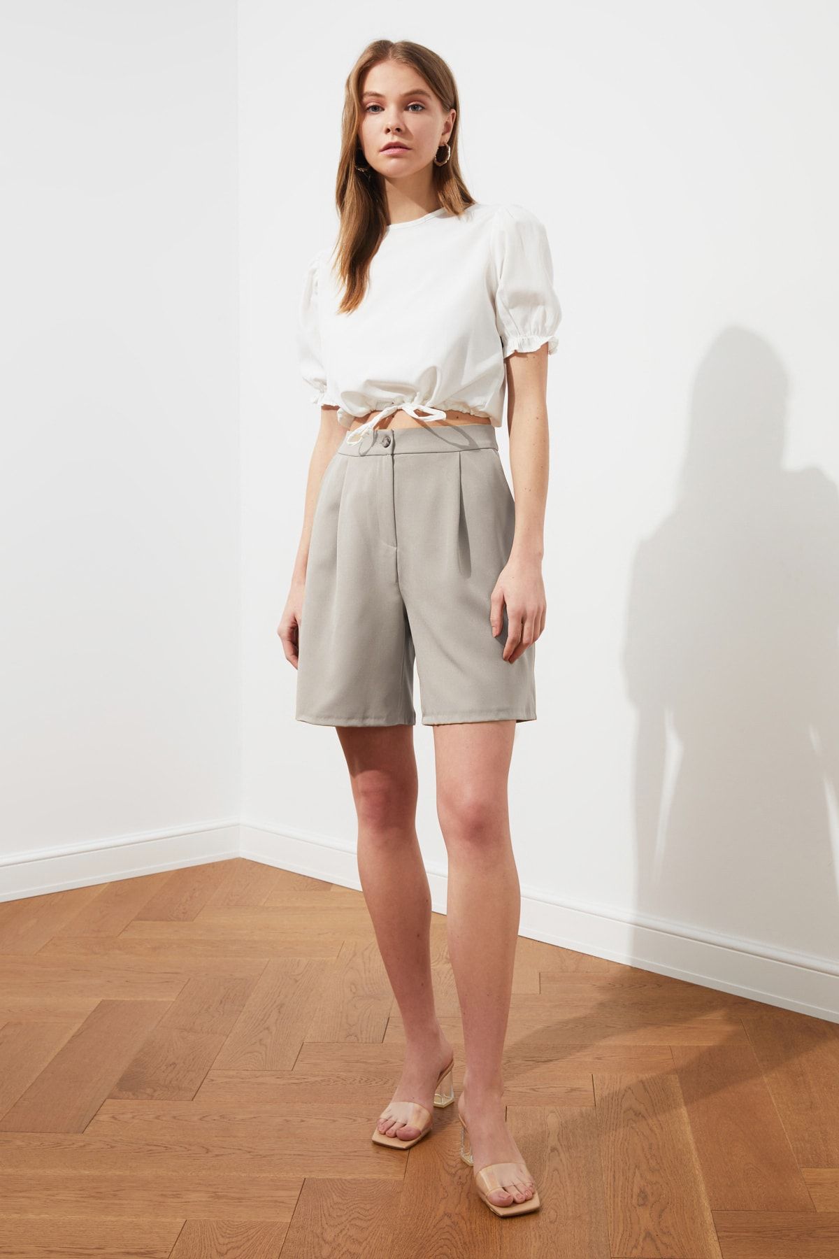 Trendyol Collection-Tmavě béžové tkané šortky Regular Fit s kapsami TWOSS19WX0108 3