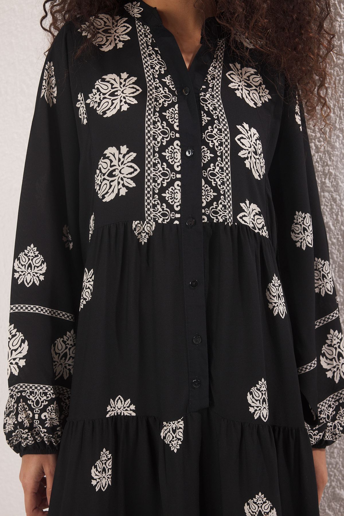 Trendyol Modest-Schwarz gemustertes Viskose-Webkleid TCTSS24EB00221 3