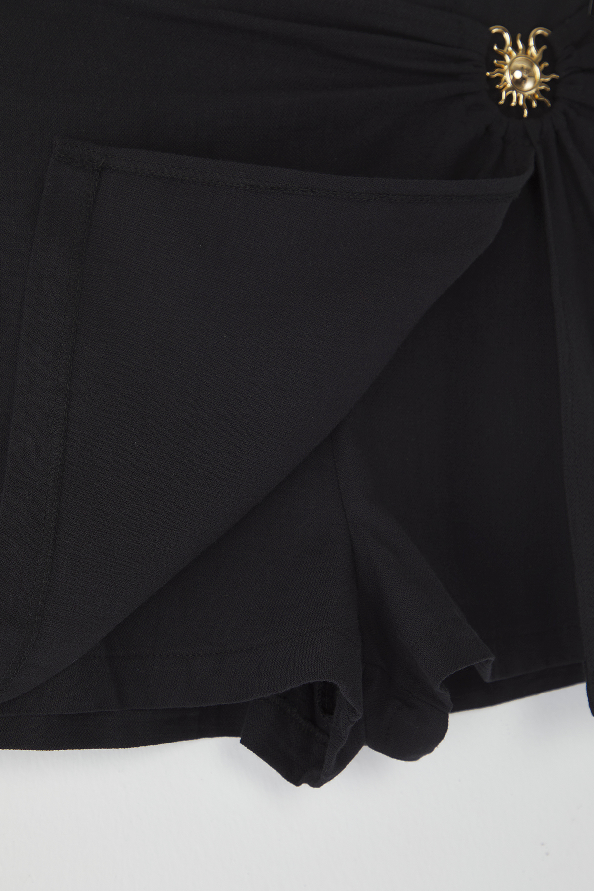 Trendyolmilla  Siyah Dokuma Aksesuar Detaylı %100 Pamuk Plaj Mini Yüksek Bel Şort & Bermuda TBESS25SR00018 - Görsel 7