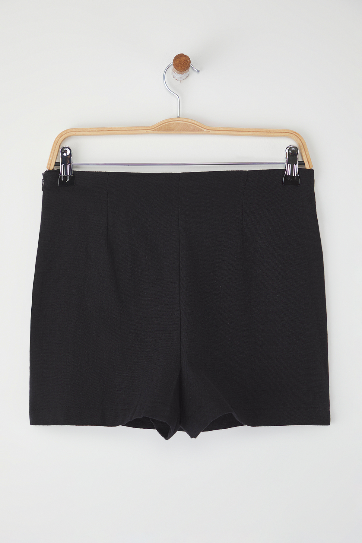 Trendyolmilla  Siyah Dokuma Aksesuar Detaylı %100 Pamuk Plaj Mini Yüksek Bel Şort & Bermuda TBESS25SR00018 - Görsel 8