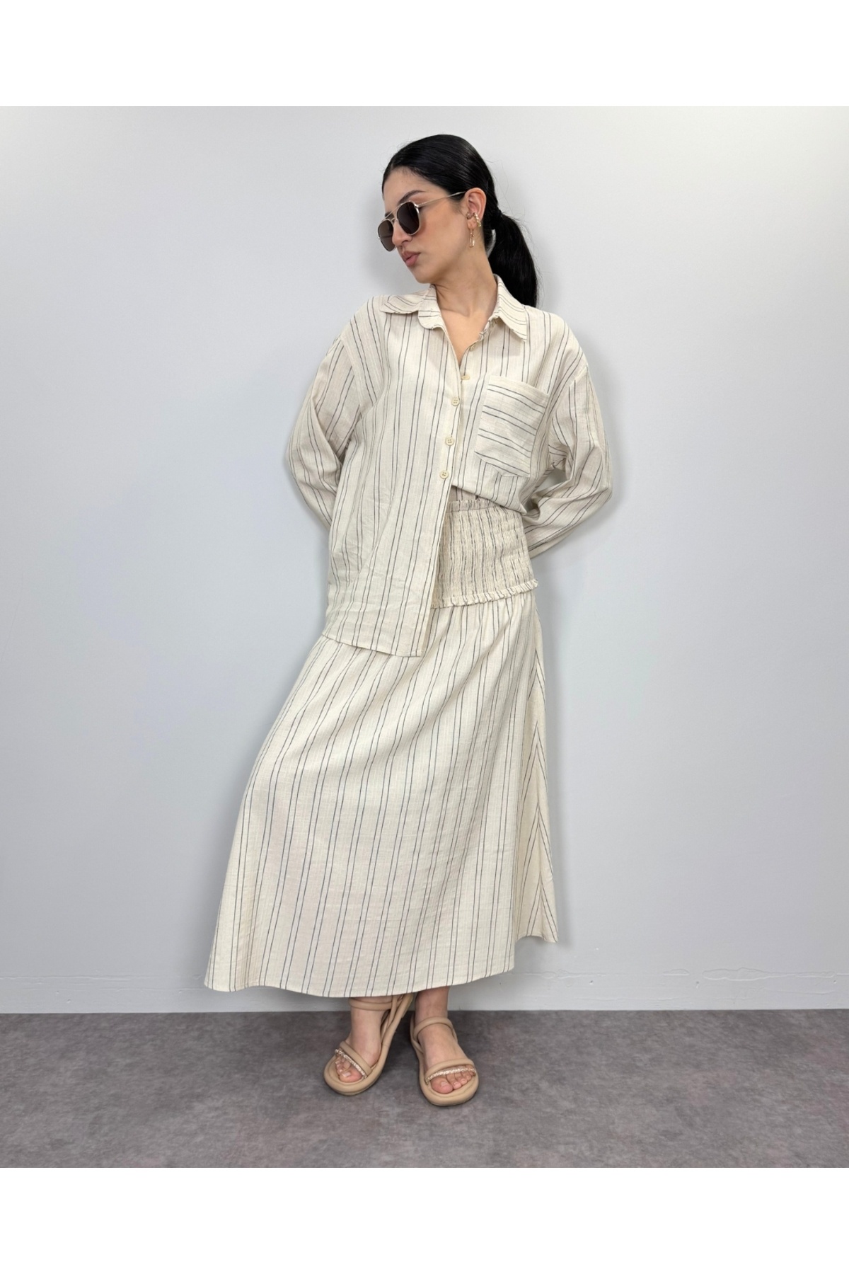 Kadın Bej Siyah Çizgili Keten Oversize Gömlek Lastikli Maxi Boy Etek Ikili Takım