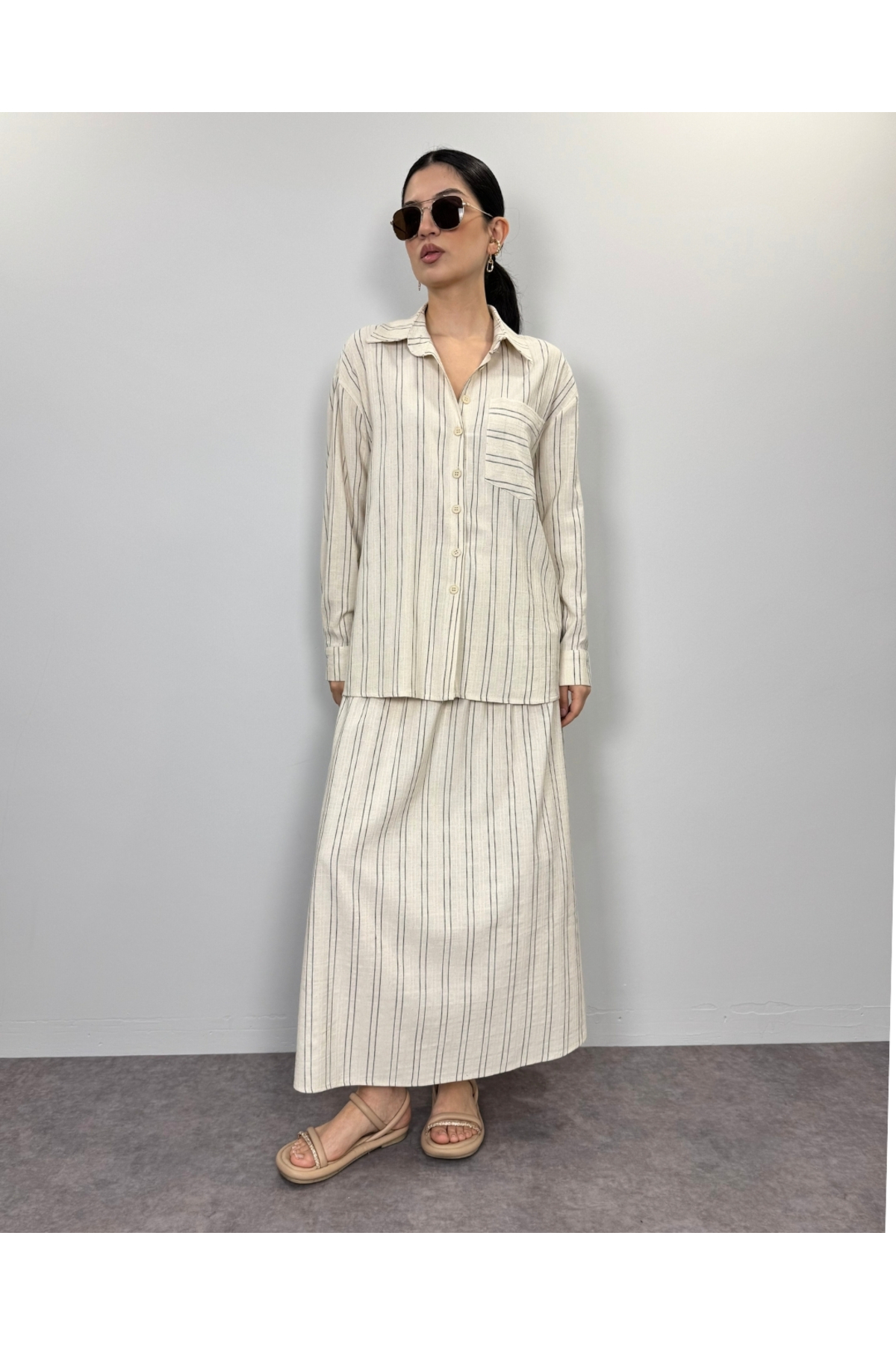 Kadın Bej Siyah Çizgili Keten Oversize Gömlek Lastikli Maxi Boy Etek Ikili Takım