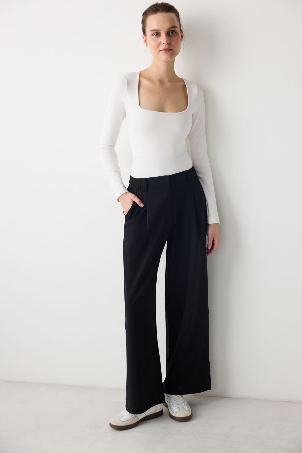 Penti Siyah Çapraz Bel Detaylı Slim Fit Flare Ispanyol Paça Penti Siyah Çapraz Bel Detaylı Slim Fit Flare Ispanyol Paça
