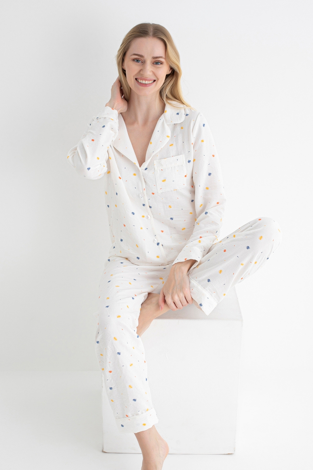 DOFİ  Kadın Ekru Renkli Fırça Desenli Pijama Takımı – Uzun Kollu, Düğmeli, Aerobin Kumaş - Görsel 5