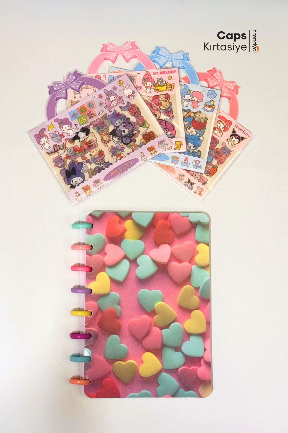 caps office Sanrio Kalpli 160 Sayfa Defter & 4’lü Şeffaf Çanta Çıkartma – Kuromi, My Melody Kırtasiye Seti