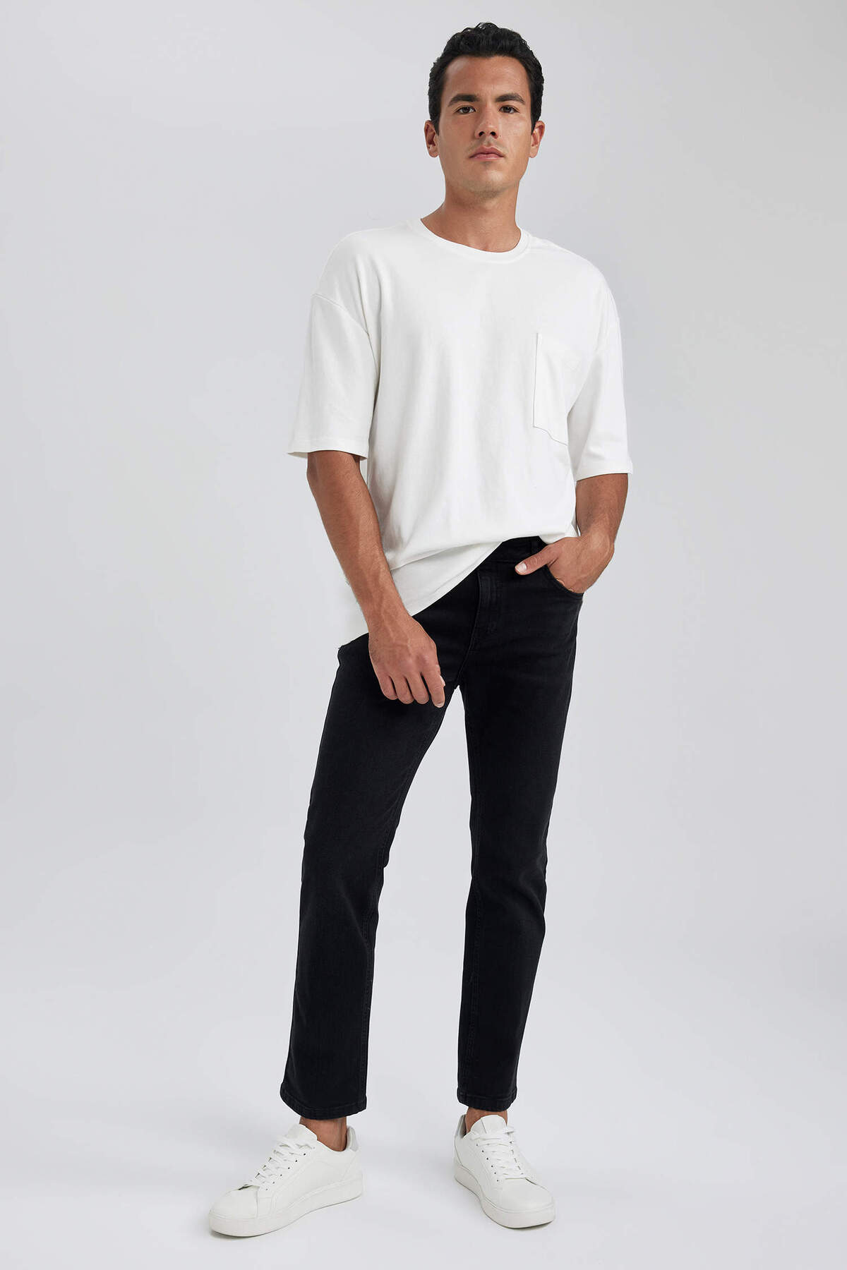 DeFacto Sergio Regular Fit Normal Kalıp Normal Bel Boru Paça Siyah Jean Pantolon W6868AZ26SP görsel 2