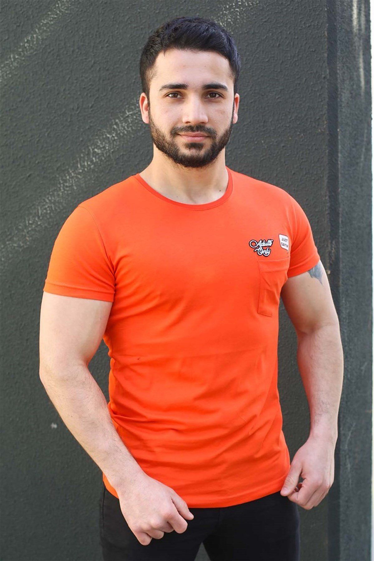 Madmext-Wappendetailliertes oranges T-Shirt 3037 2