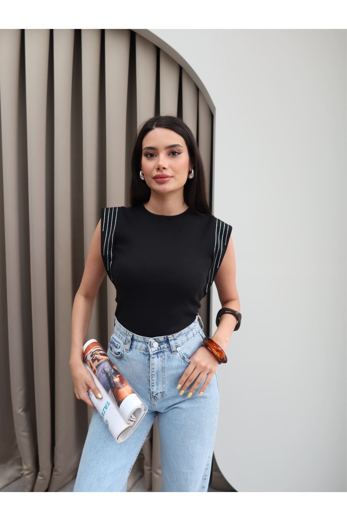 ESRAHELVACI Omuz Taş Detaylı T-Shirt