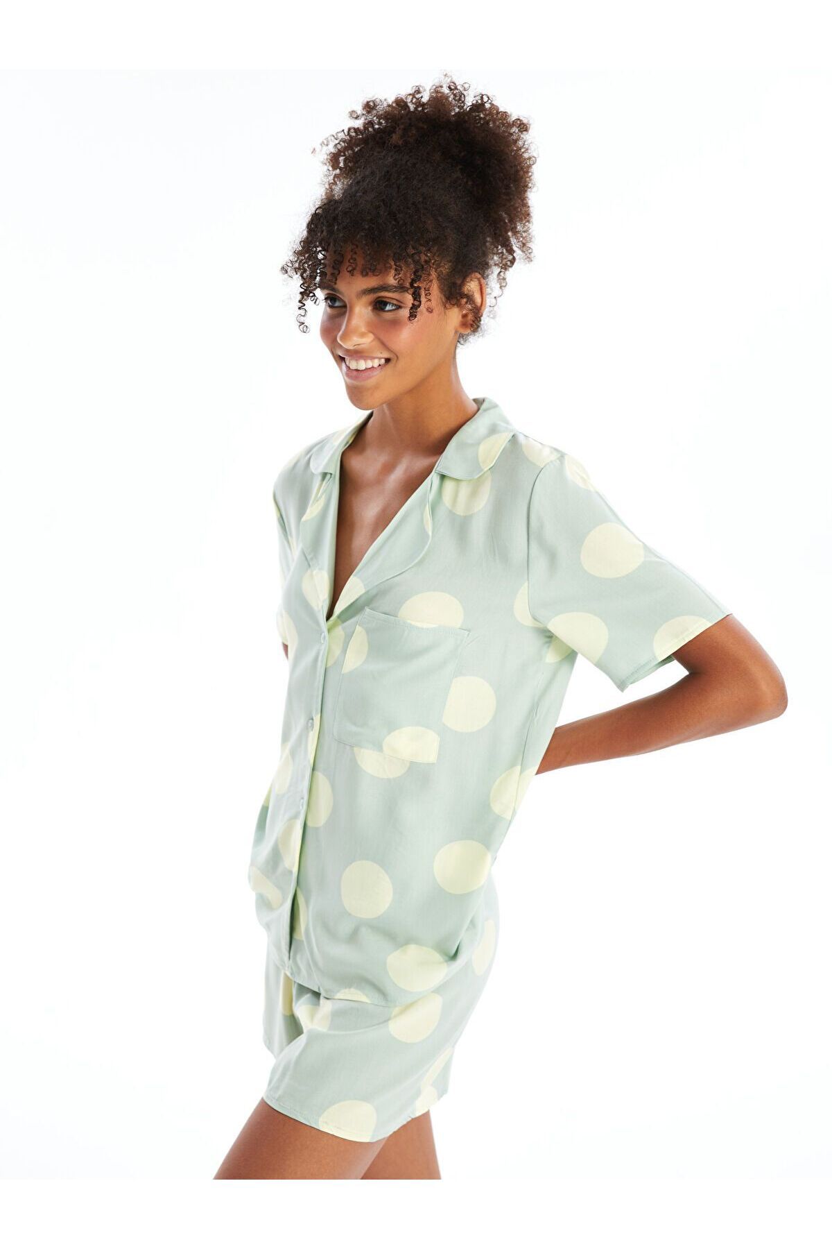 LC Waikiki Gömlek Yaka Puantiyeli Kısa Kollu Kadın Şortlu Pijama Takımı