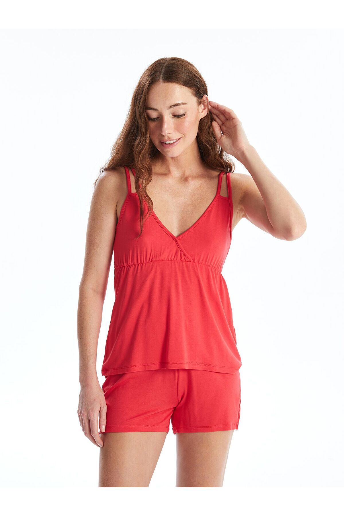 LC Waikiki V Yaka Düz Askılı Kadın Şortlu Pijama Takımı