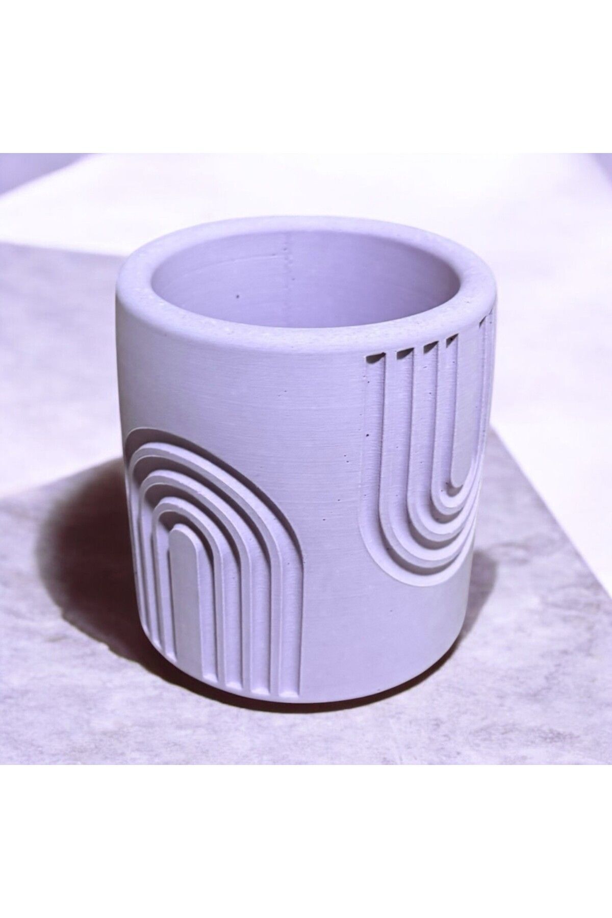 teknotrust Spiral desenli beton saksı/mumluk.