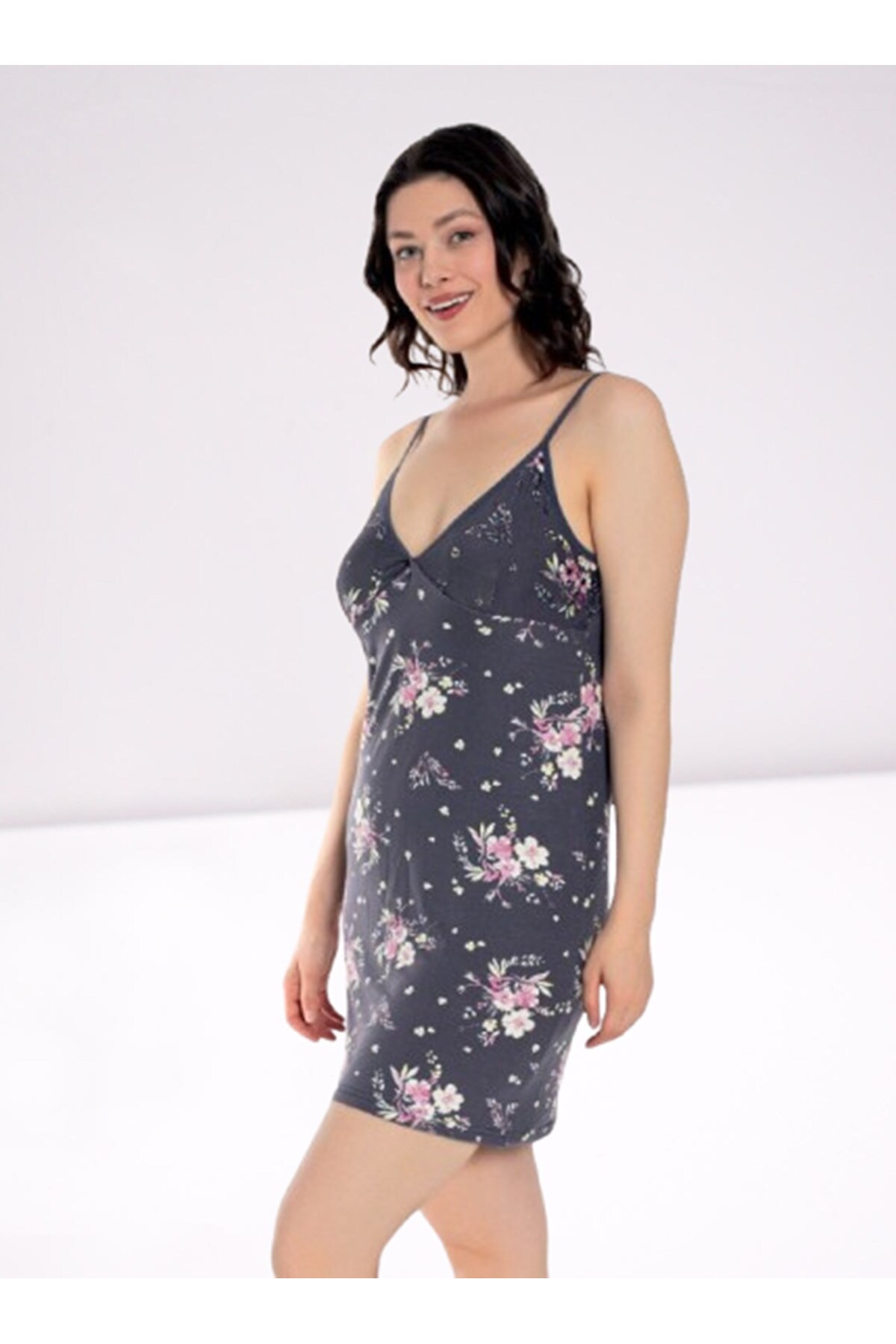 Bluewhs Kadın Askılı Uzun Gecelik Şık Çicek Desenli Ev Giyim Gecelik