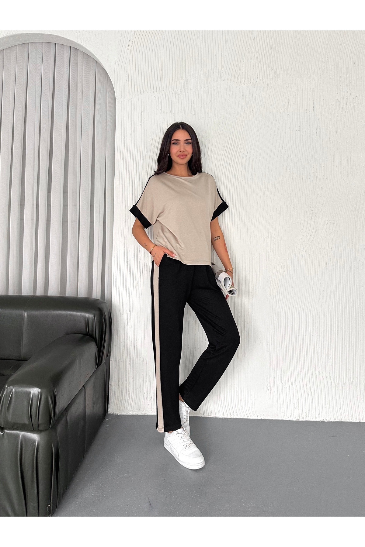 02Lady Fashion-Garnish Soft Texture Modal Fabric Tracksuit Set 2