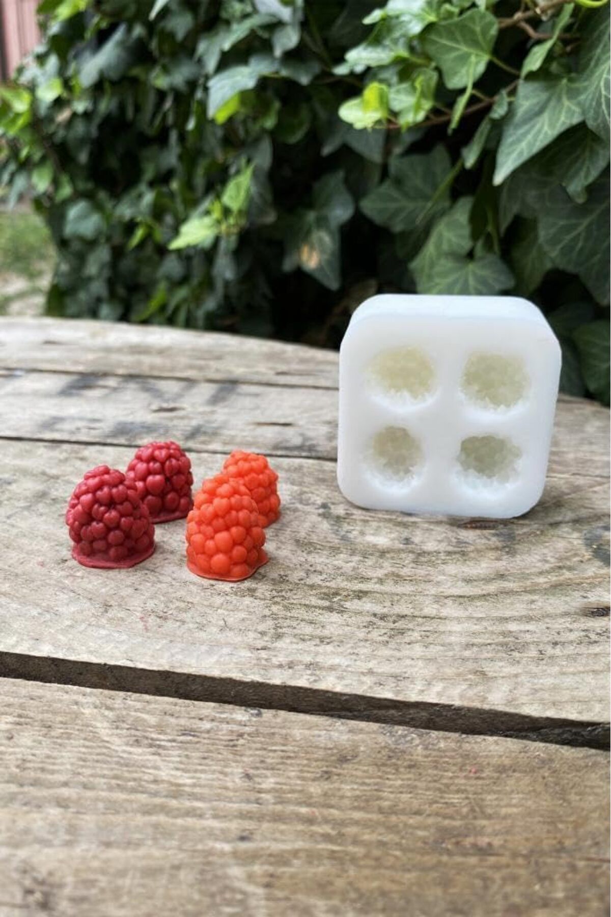mazıdağı mazzıdağ Concept Böğürtlen Dörtlü Mum Kalıbı (Silikon) (2 x 1,7 x 2 cm) (Küçük Süsleme