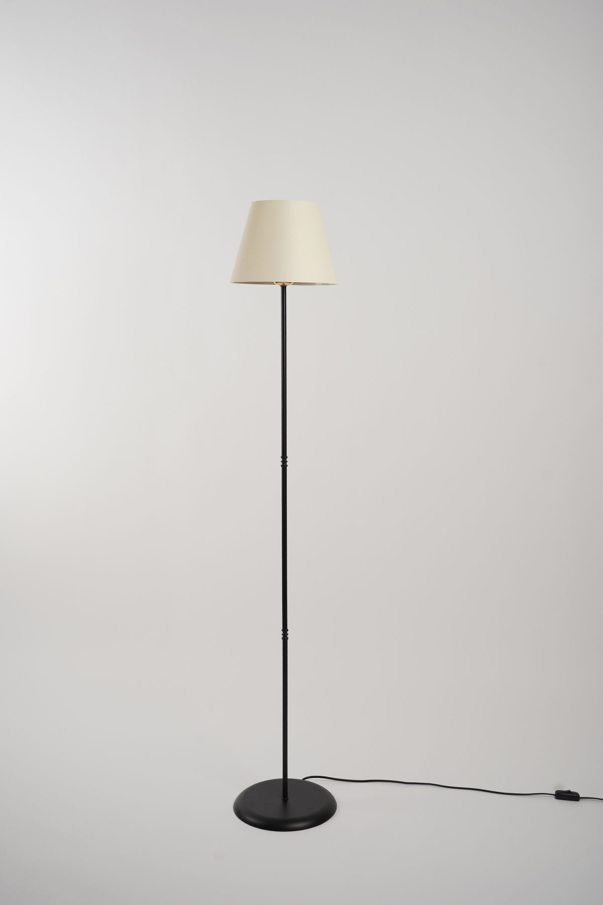 teknotrust Zenith Metal Lambader Siyah-Finlin Krem (25x25x145 cm)