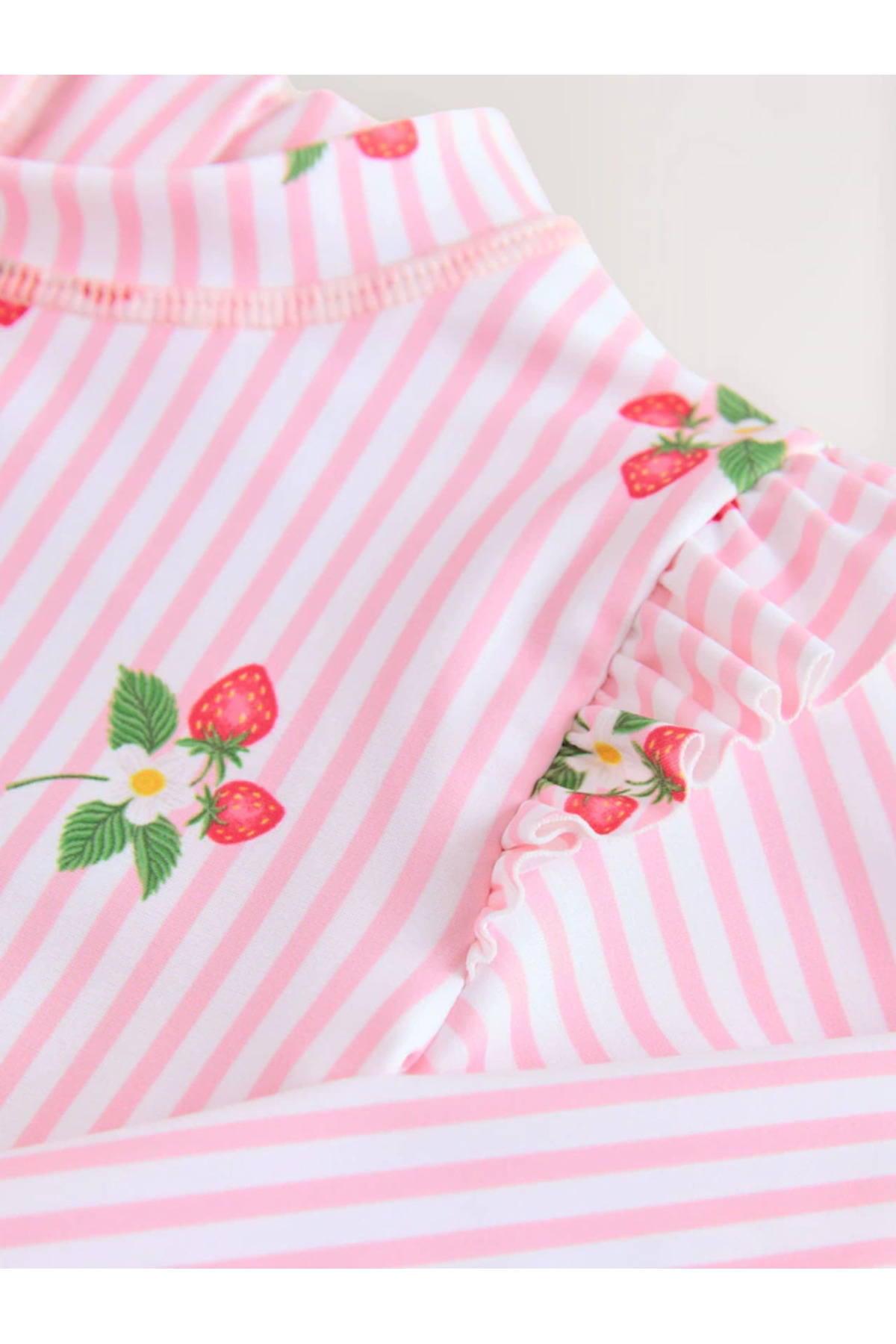 Next Baby Güneş Geçirmez UPF50 Tek Parça Pembe Çilek Desenli Uzun Kollu Mayo ALYAB7039 fotoğrafı 3 (önizleme)