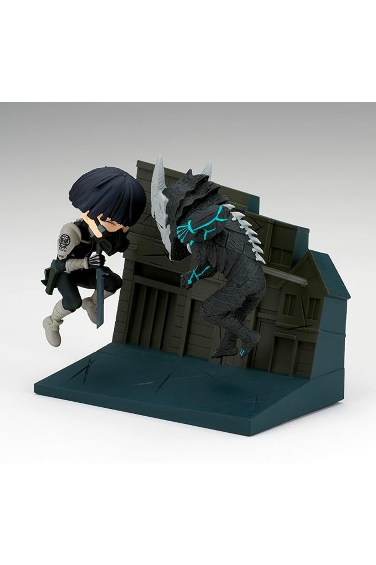 Banpresto-Kaiju No. 8 WCF Log Soshiro Hoshina Vs Kaiju No. 8 Statue 3