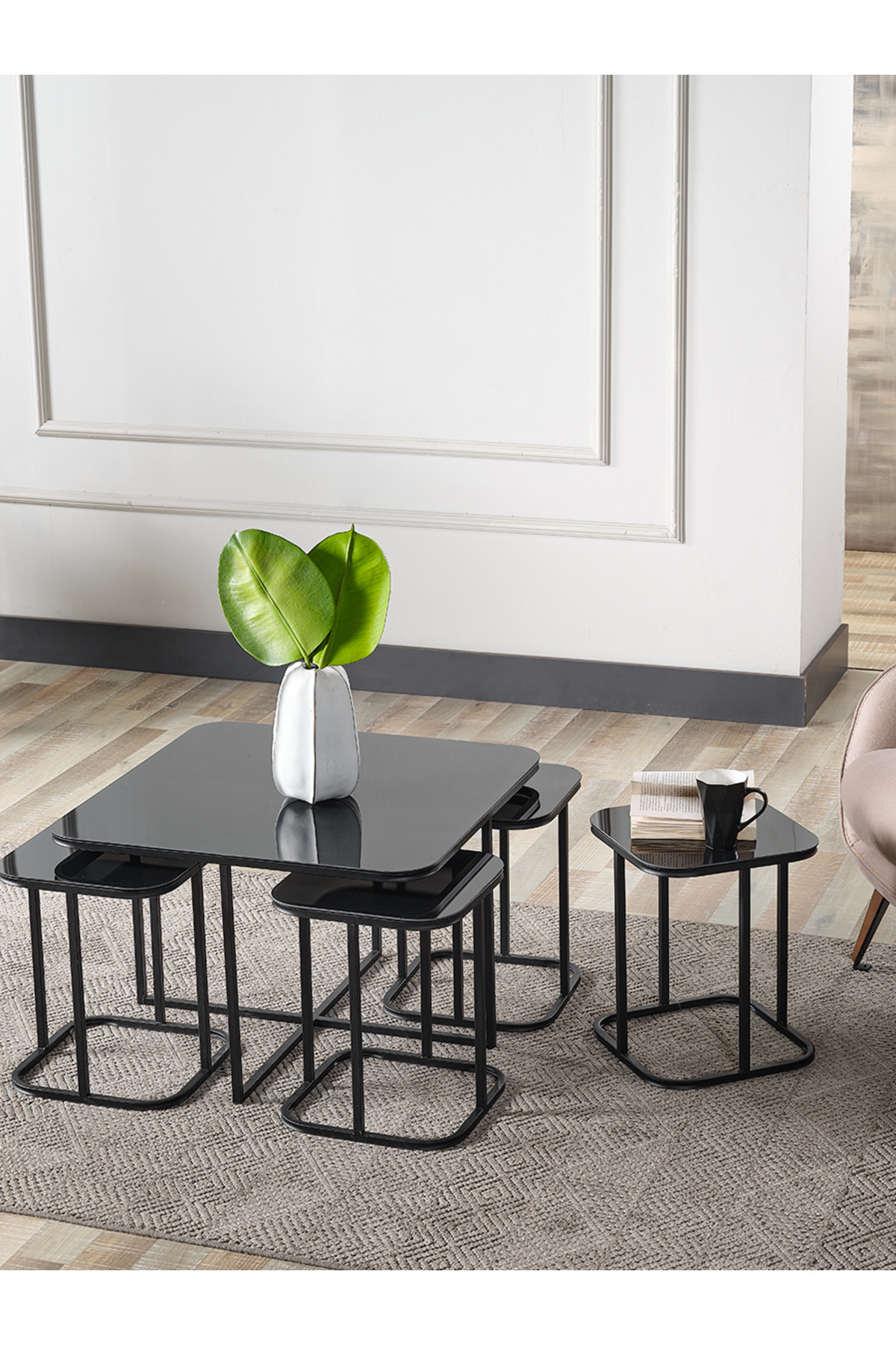 5 Li Iç Içe 4 1 Siyah Aynalı Temperli Cam Siyah Metal Ayak Takım Sehpa Orta Sehpa Bohem