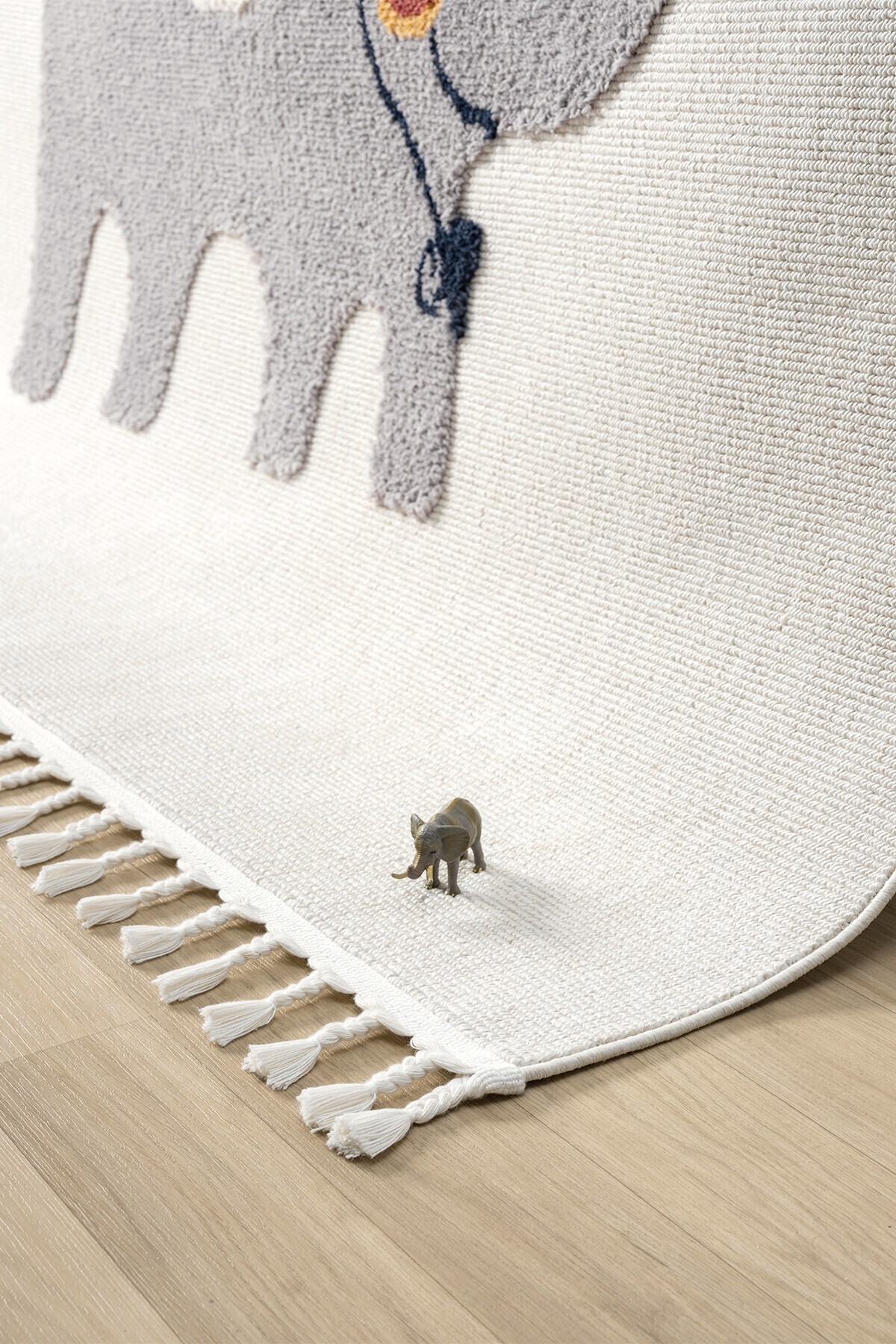 Eliz Home Yumuşak Renkli Bukleli Fil Balon Figürlü Dokuma Halı Bebek Odası Çocuk Odası Genç Odası Halısı 6 fotoğrafı 3 (önizleme)