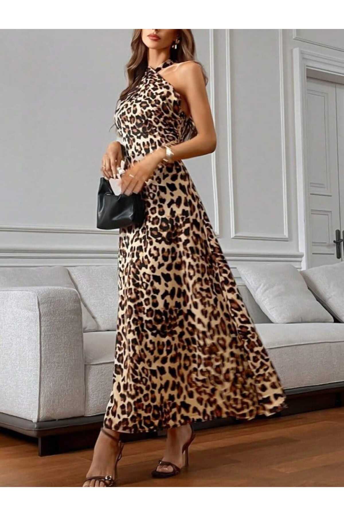 Kokosh moda  Kadın Boyundan Çapraz Bağlama Detaylı Uzun Leopar Desenli Süprem Elbise - Görsel 4