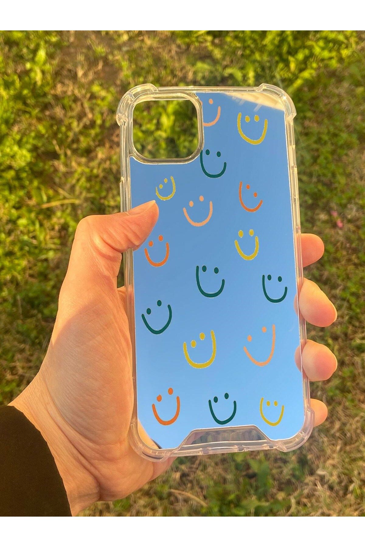 blueb İphone 15 Plus Uyumlu Aynalı Gülücük Desenli Darbe Kamera Korumalı Silikon Telefon Kılıfı