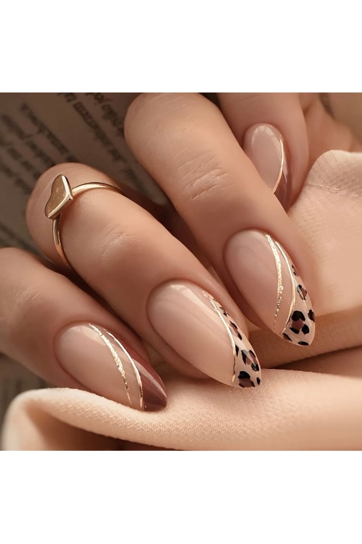 Accessories Vanilla Avenue Kırmızı Leopar Desenli Badem Kendinden Yapışkanlı Takma Tırnak Seti 24 Adet