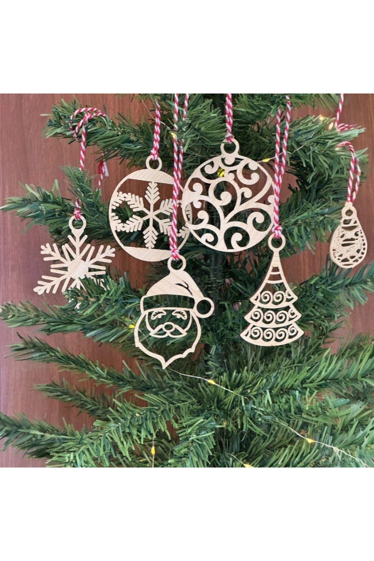 Nurum E Tİcaret 6 Parça Kırmızı Beyaz İpli Noel Babalı ve Kar Tanesi Model Ahşap Yılbaşı Ağaç Süsü